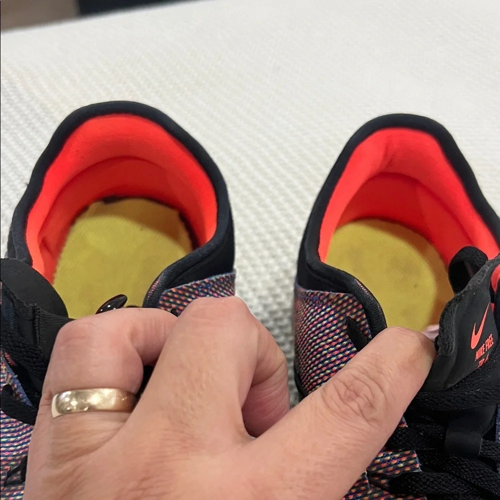 Nike Free TR 6 Black and Red Sneakers